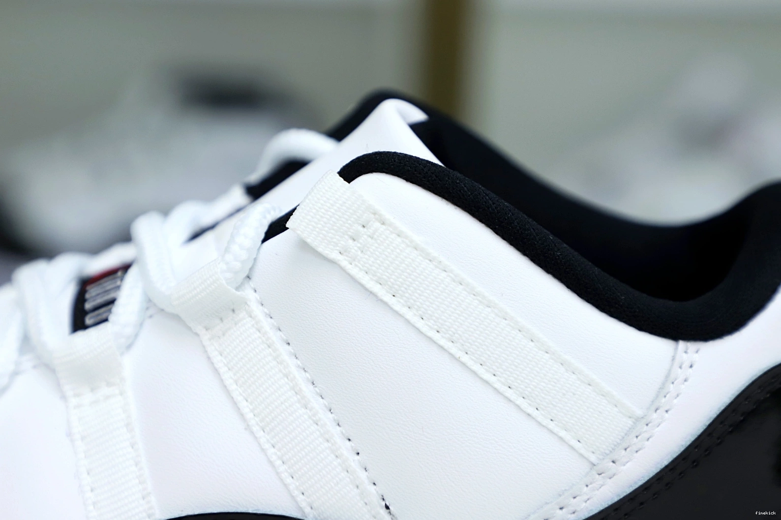 BRED 11 WHITE JORDAN LOW AIR 0317